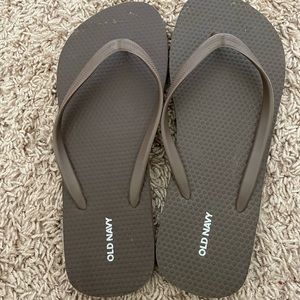 Brown flip flops💗